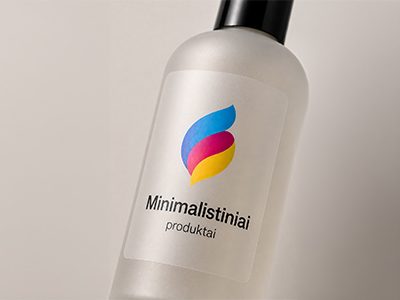 Minimalistiniai kosmetikos produktai su švariomis etiketėmis