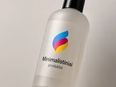 Minimalistiniai kosmetikos produktai su švariomis etiketėmis