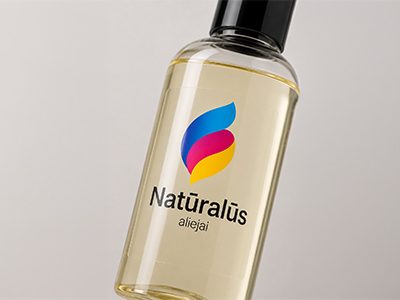 Natūralūs aliejai su kosmetikos etiketėmis
